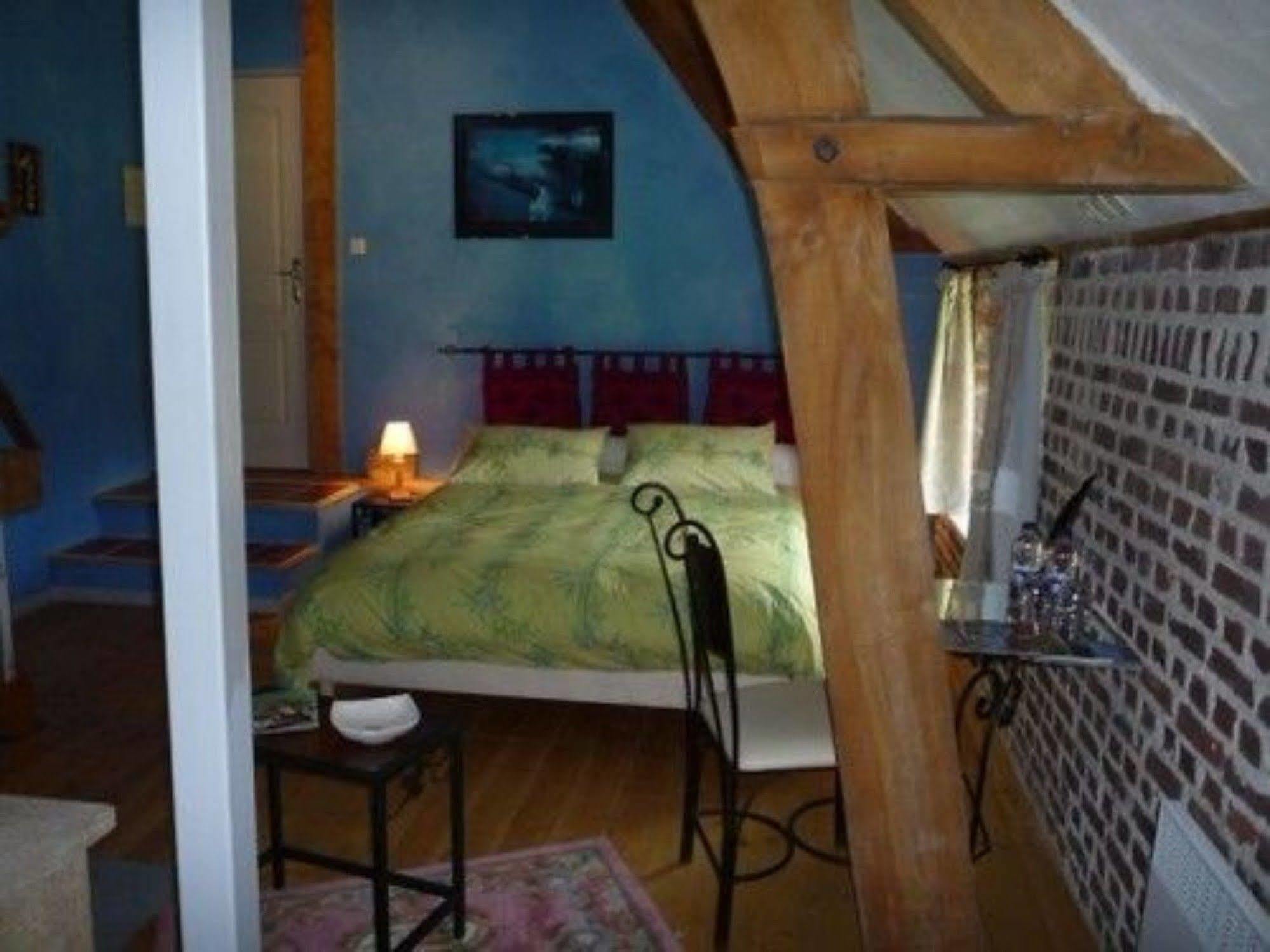 Au Mesnil Le Bas Bray Panzió Bures-en-Bray Kültér fotó